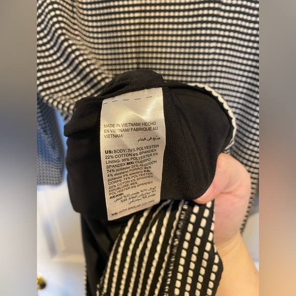 Chicos Button-Detail Jacquard Shift Dress P2P 21 inches - Picture 10 of 10